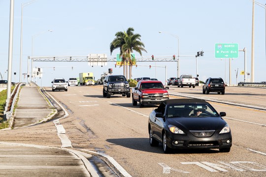 Eastbound Gateway Boulevard at I-95